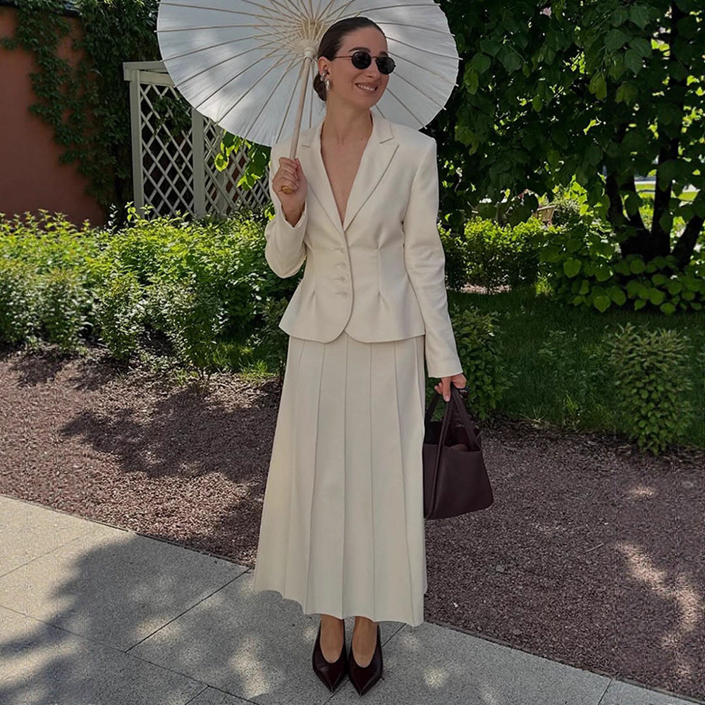 Damer elegant blazer med figursydda detaljer och fina knappaccentuer. Eva Jonsson-Eva Jonsson