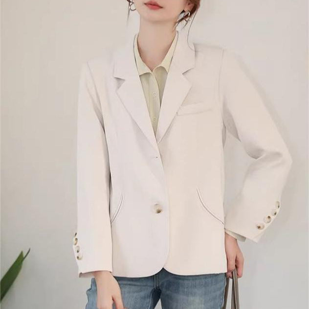 Damer elegant blazer med fina knappdetaljer och skräddarsydd silhuett Mirla-Eva Jonsson