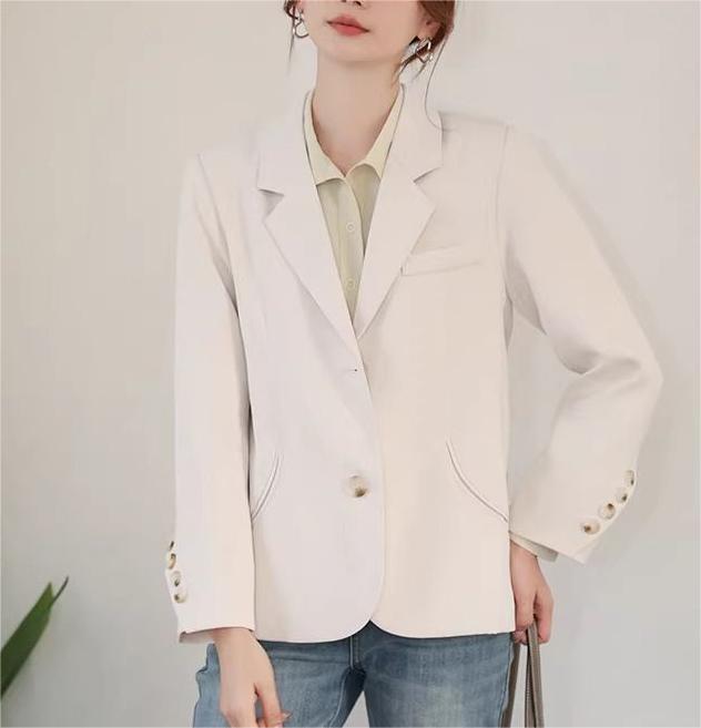 Damer elegant blazer med fina knappdetaljer och skräddarsydd silhuett Mirla-Eva Jonsson