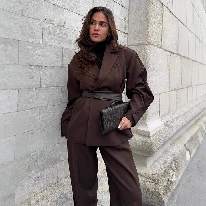 Damer elegant blazer outfit Mirla-Eva Jonsson