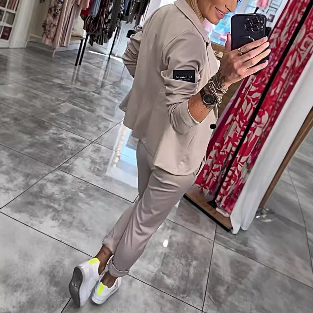 Damer elegant blazer-set med praktiska fickor och flexibel midjesnörning Mirla-Eva Jonsson