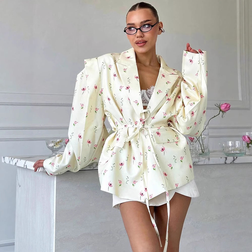 Damer elegant blazerjacka med blommönster och midjebälte Mirla-Eva Jonsson
