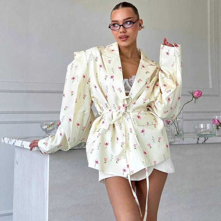 Damer elegant blazerjacka med blommönster och midjebälte Mirla-Eva Jonsson