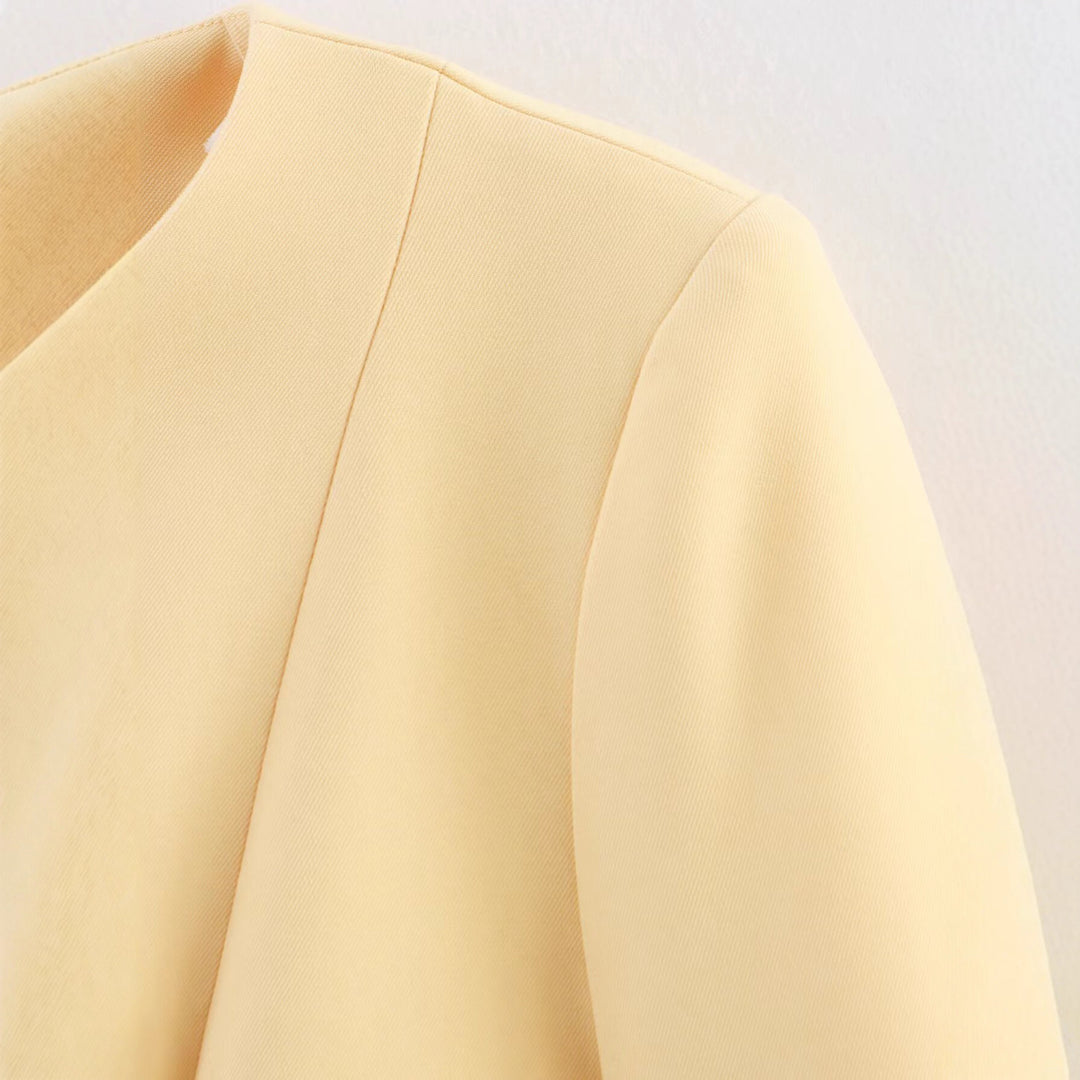 Damer elegant blazerjacka med strukturerad design och praktiska fickor Mirla-Eva Jonsson