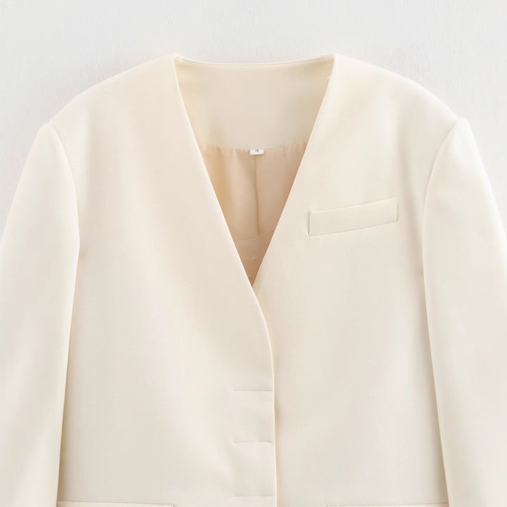 Damer elegant blazerkavaj med innovativ skärning och strukturerade detaljer Mirla-Eva Jonsson
