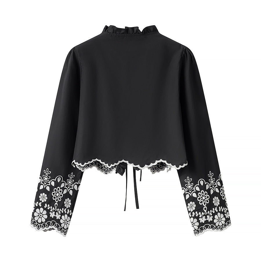 Damer elegant blus med blommiga broderier och volanger Mirla-Eva Jonsson