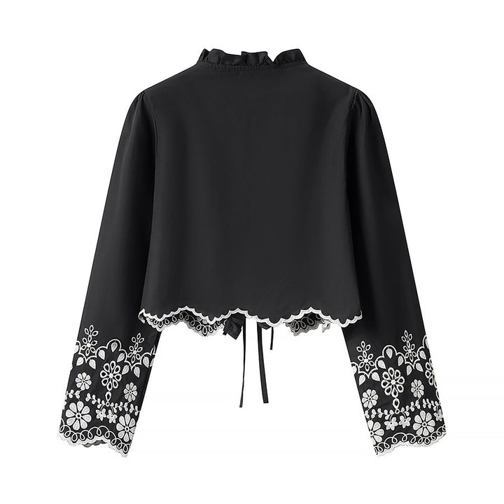 Damer elegant blus med blommiga broderier och volanger Mirla-Eva Jonsson