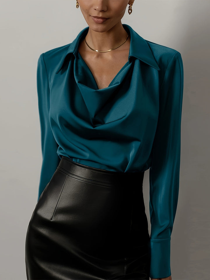 Damer elegant blus med djup kaskadurringning Mirla-Eva Jonsson