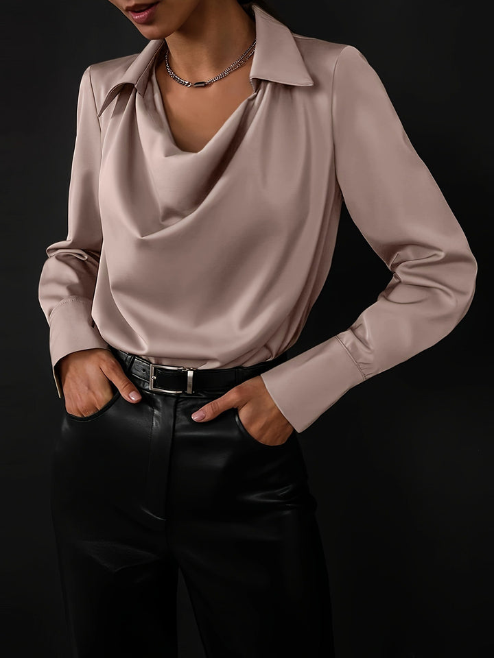 Damer elegant blus med djup kaskadurringning Mirla-Eva Jonsson