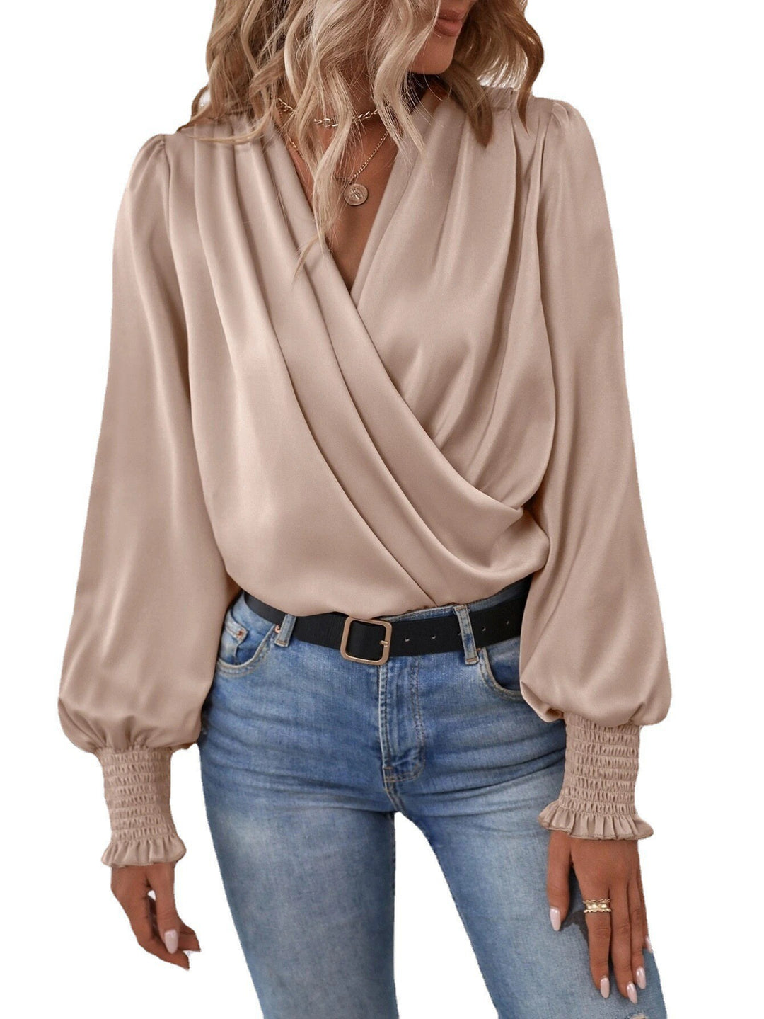 Damer elegant blus med draperad design och smala ärmar Mirla-Eva Jonsson