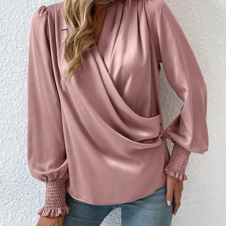 Damer elegant blus med draperad design och smala ärmar Mirla-Eva Jonsson