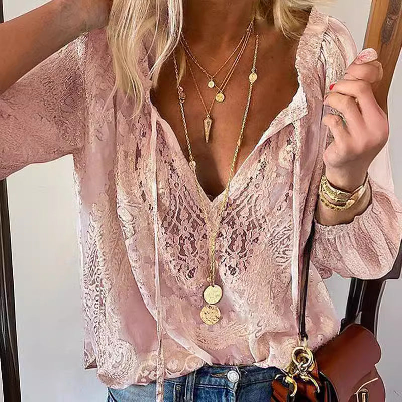Damer elegant blus med fin spets och djup V-urringning Mirla-Eva Jonsson