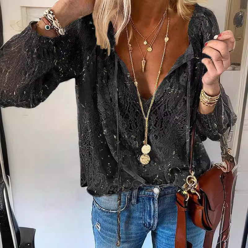 Damer elegant blus med fin spets och djup V-urringning Mirla-Eva Jonsson