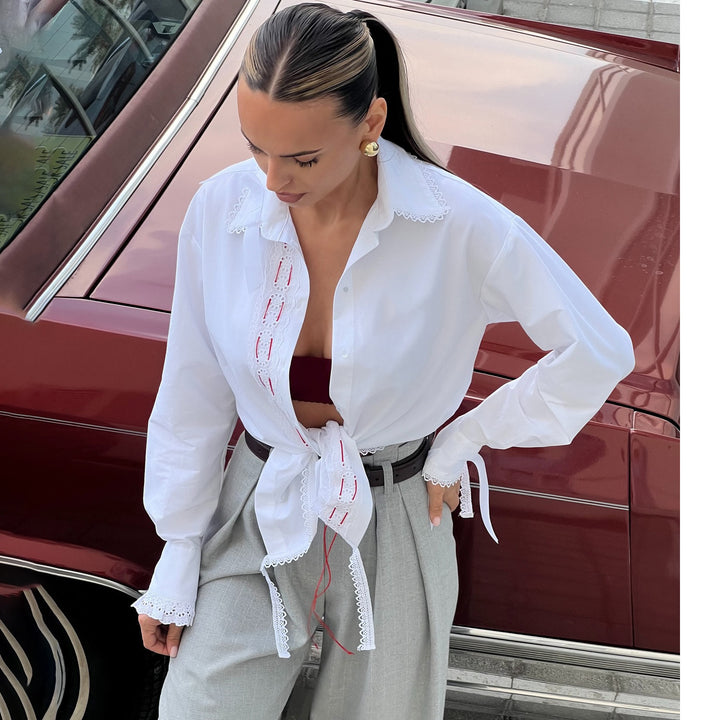Damer elegant blus med poetiska spetsdetaljer Mirla-Eva Jonsson