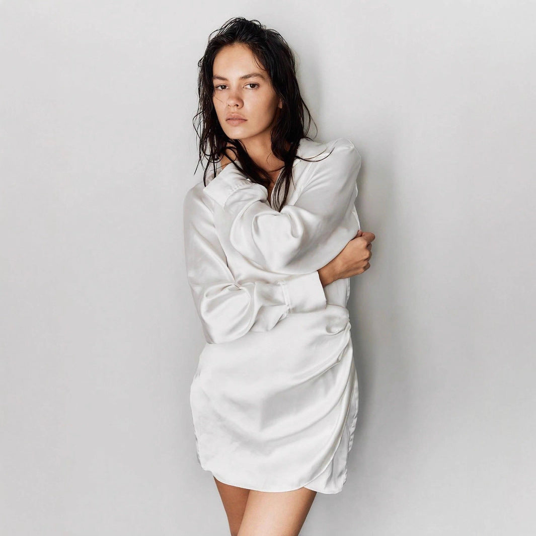 Damer elegant blus med rynkdetalj och figursydd snitt Mirla-Eva Jonsson