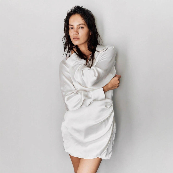 Damer elegant blus med rynkdetalj och figursydd snitt Mirla-Eva Jonsson