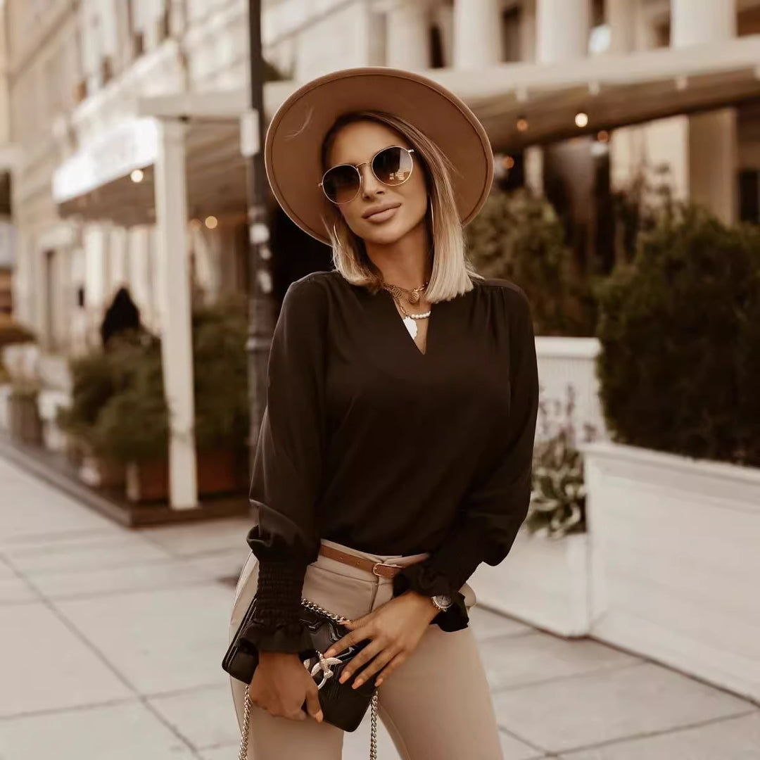 Damer elegant blus med rynkor och V-hals Mirla-Eva Jonsson