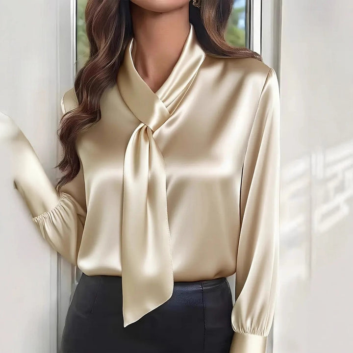 Damer elegant blus med slipskrage och slät satinfinish Mirla-Eva Jonsson