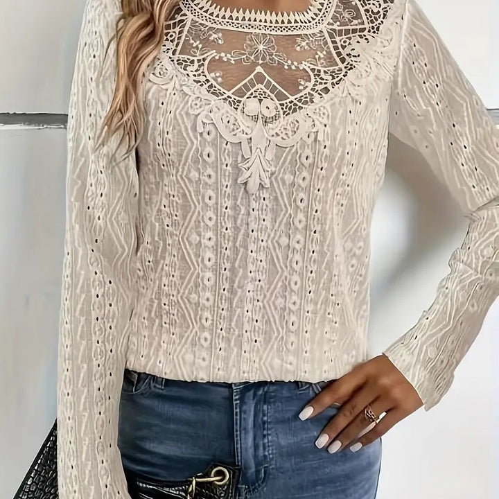 Damer elegant blus med spetsinsatser och detaljerat hålmönster Mirla-Eva Jonsson