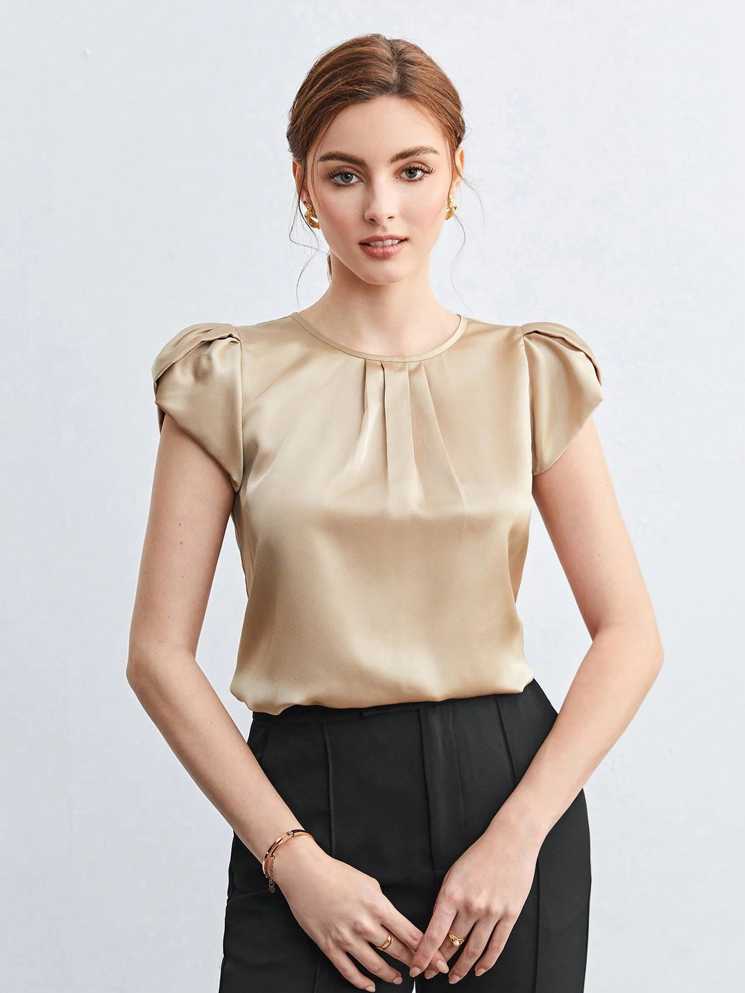 Damer elegant blus med strukturerade puffärmar Mirla-Eva Jonsson