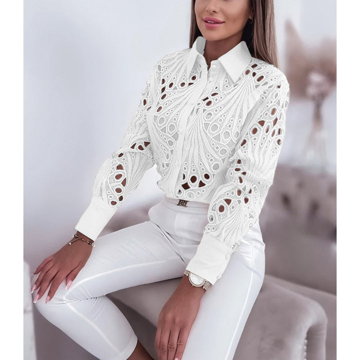 Damer elegant blus med unik cut-out design Mirla-Eva Jonsson