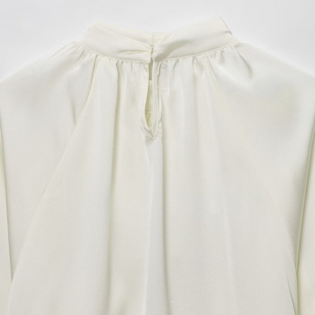 Damer elegant blus med volangdetaljer Mirla-Eva Jonsson