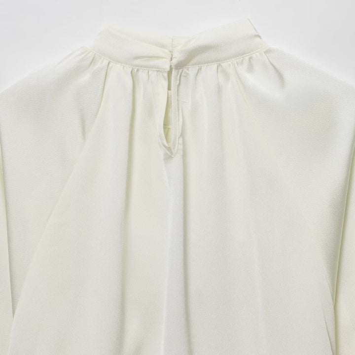 Damer elegant blus med volangdetaljer Mirla-Eva Jonsson