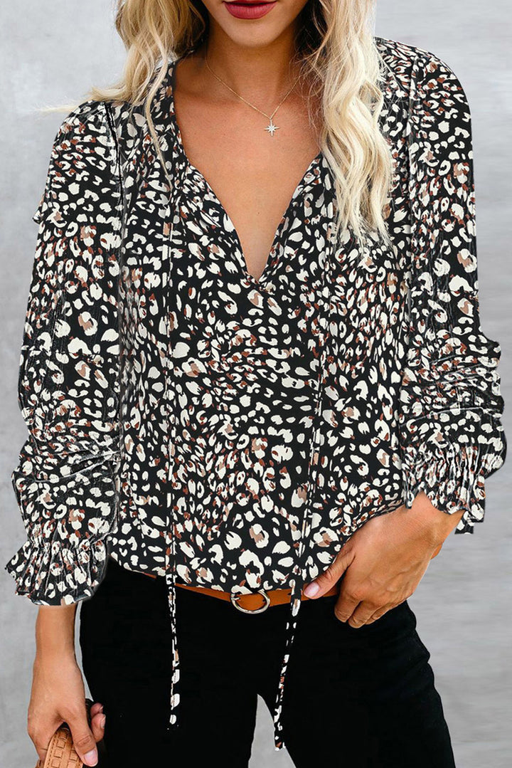 Damer elegant blus med volangdetaljer och leopardmönster Mirla-Eva Jonsson