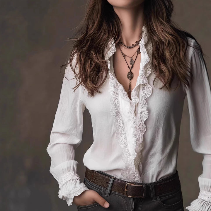 Damer elegant blus med volangdetaljer och spetsbesättning Mirla-Eva Jonsson