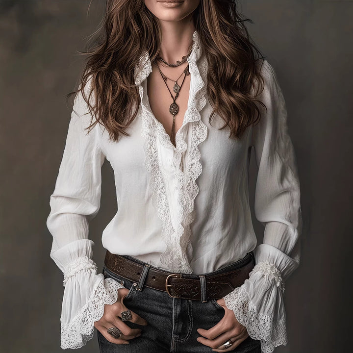 Damer elegant blus med volangdetaljer och spetsbesättning Mirla-Eva Jonsson