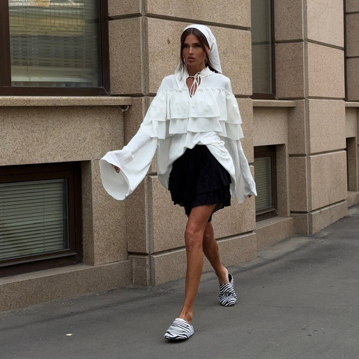 Damer elegant blus med voluminösa volangdetaljer Mirla-Eva Jonsson