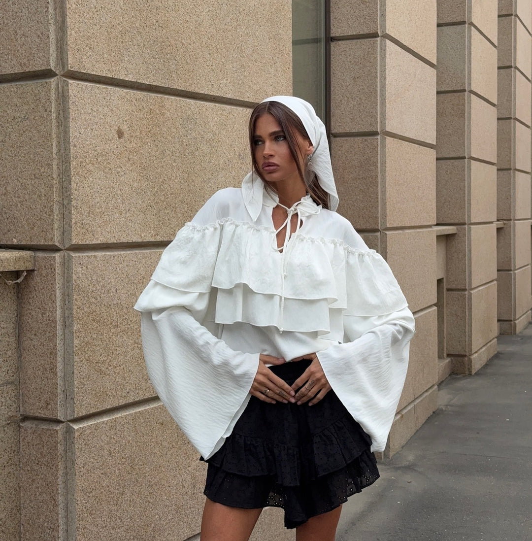 Damer elegant blus med voluminösa volangdetaljer Mirla-Eva Jonsson