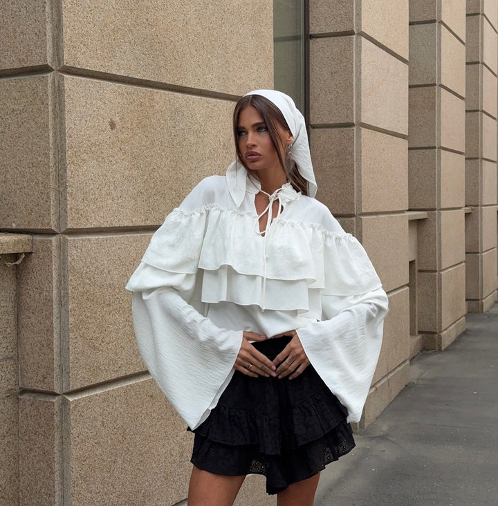 Damer elegant blus med voluminösa volangdetaljer Mirla-Eva Jonsson