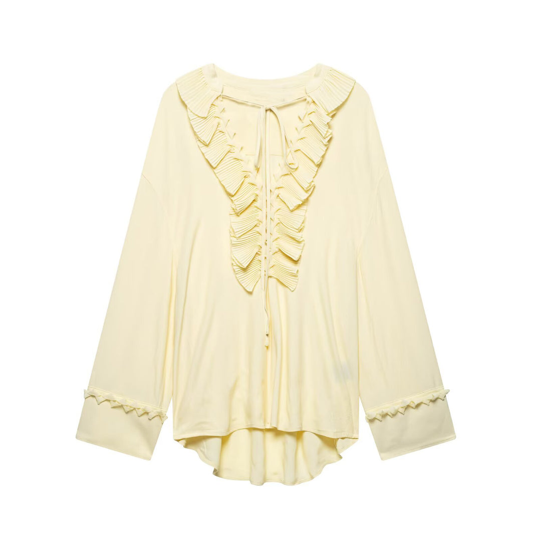 Damer elegant blus-shirt med volangprydda detaljer och stilig halsringning Mirla-Eva Jonsson