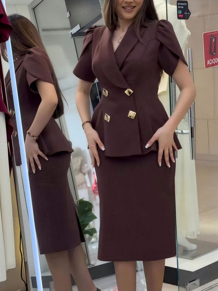 Damer elegant blyertsklänning med figursydd stil och snygg axeldesign Mirla-Eva Jonsson