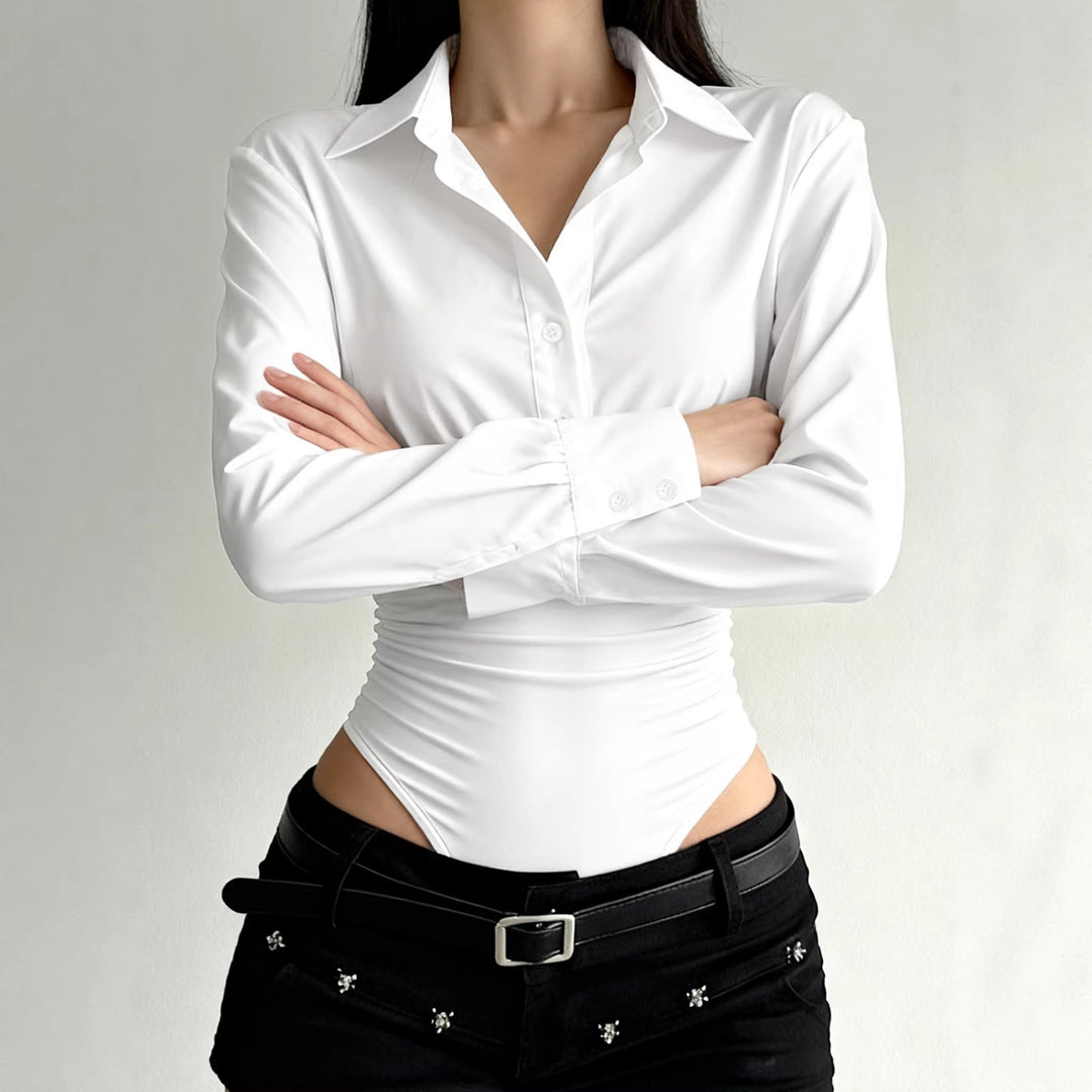 Damer elegant bodysuit med fin krage och knapppdetaljer Mirla-Eva Jonsson