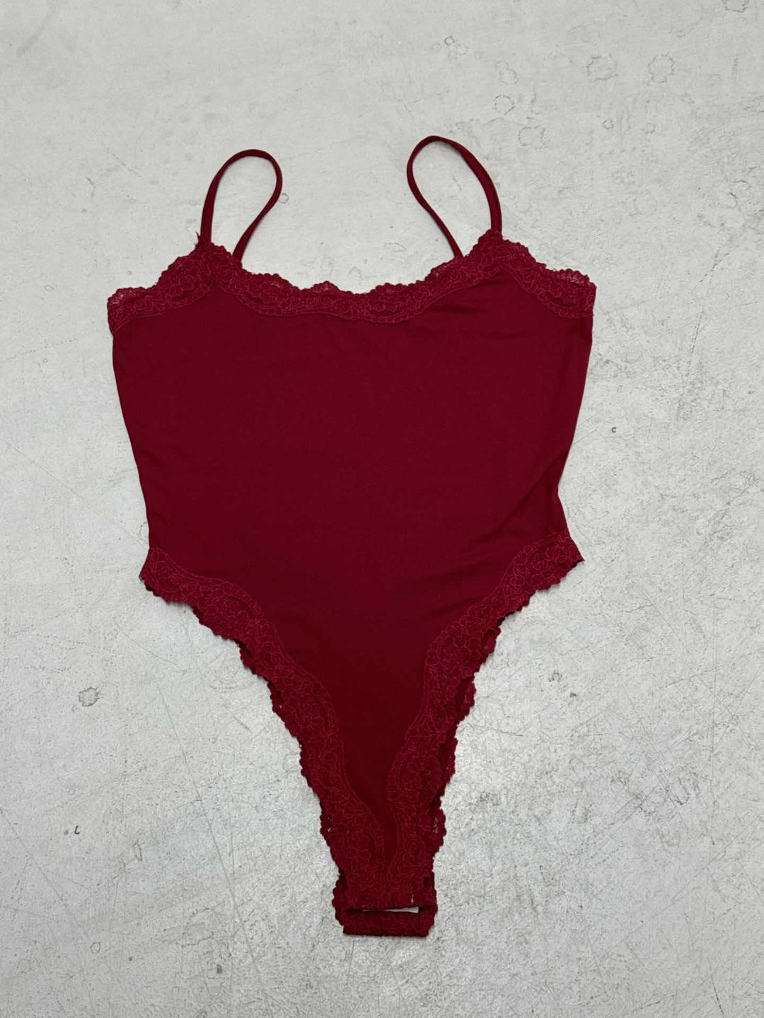 Damer elegant bodysuit med spetsdetaljer och justerbara band Mirla-Eva Jonsson