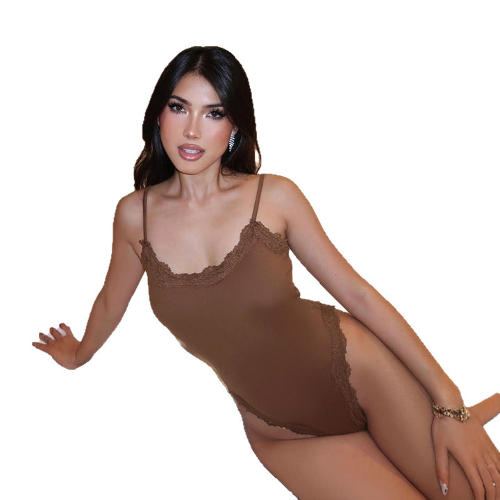 Damer elegant bodysuit med spetsdetaljer och justerbara band Mirla-Eva Jonsson