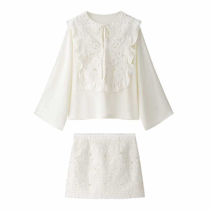 Damer elegant bomullstopp med blommiga broderier och volangdetaljer Mirla-Eva Jonsson