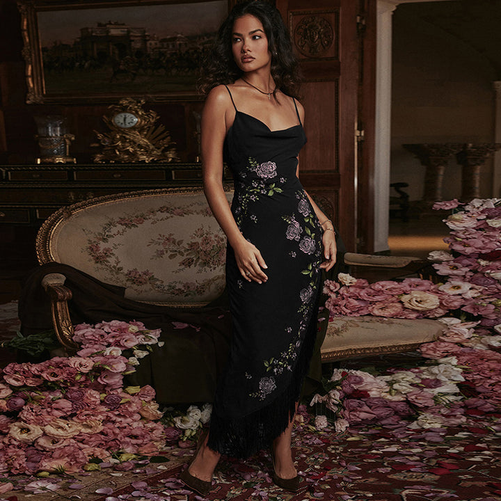 Damer elegant bröllopsklänning med blomapplikationer och fransar Mirla-Eva Jonsson