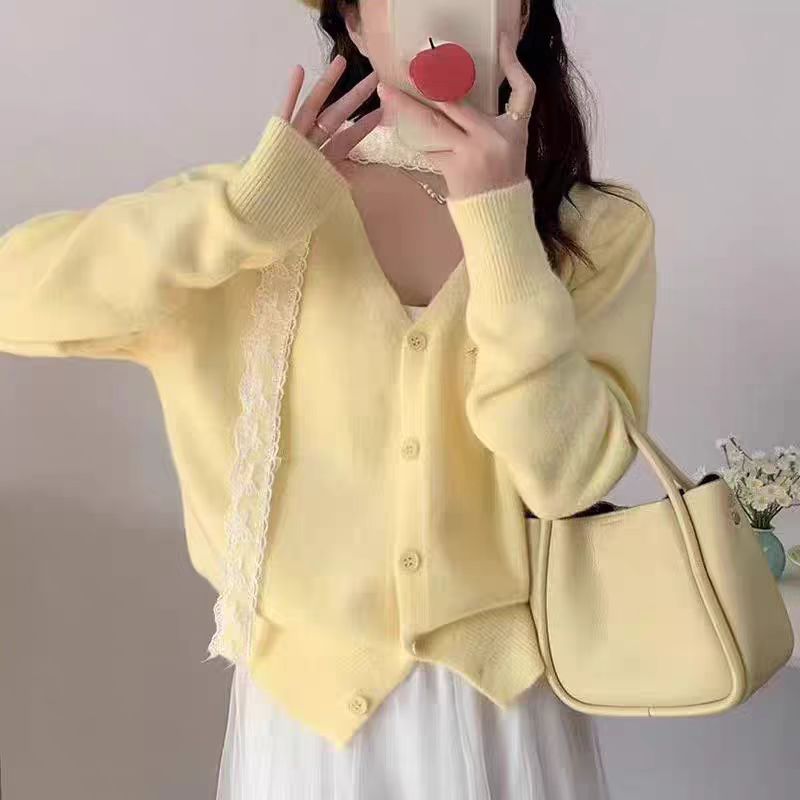 Damer elegant cardigan med V-ringning och fint knappdetalj Mirla-Eva Jonsson