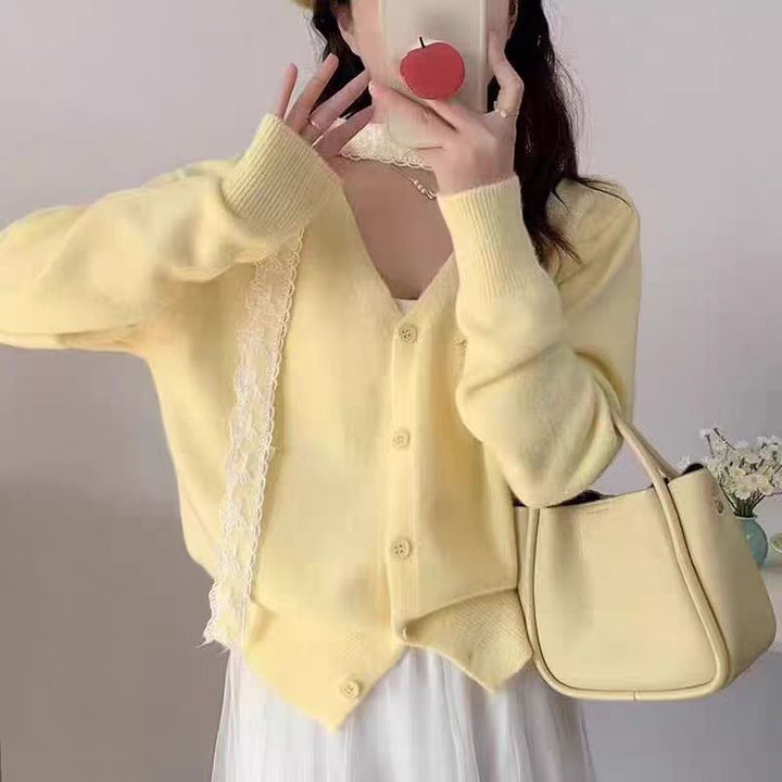 Damer elegant cardigan med V-ringning och fint knappdetalj Mirla-Eva Jonsson