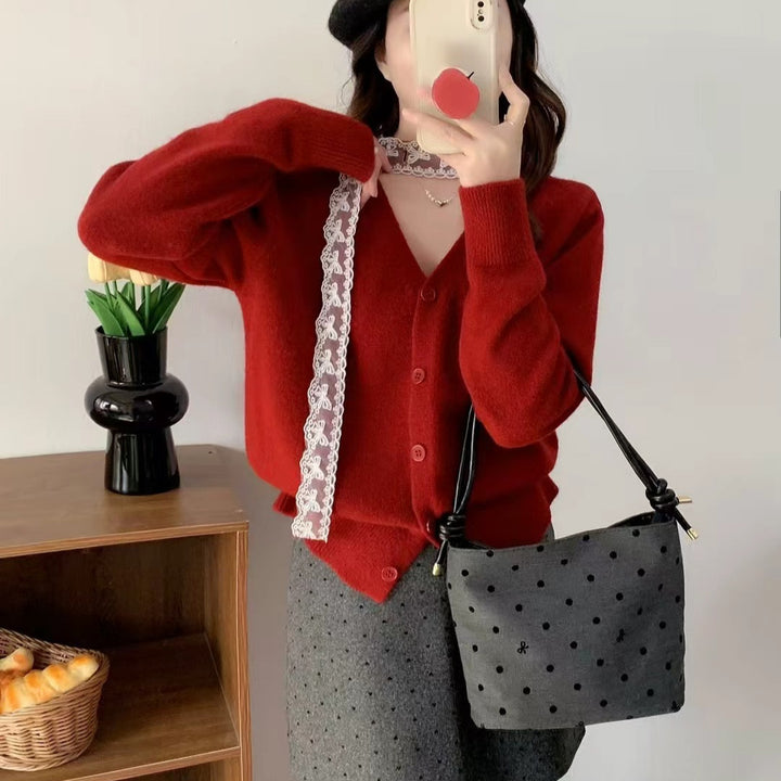 Damer elegant cardigan med V-ringning och fint knappdetalj Mirla-Eva Jonsson