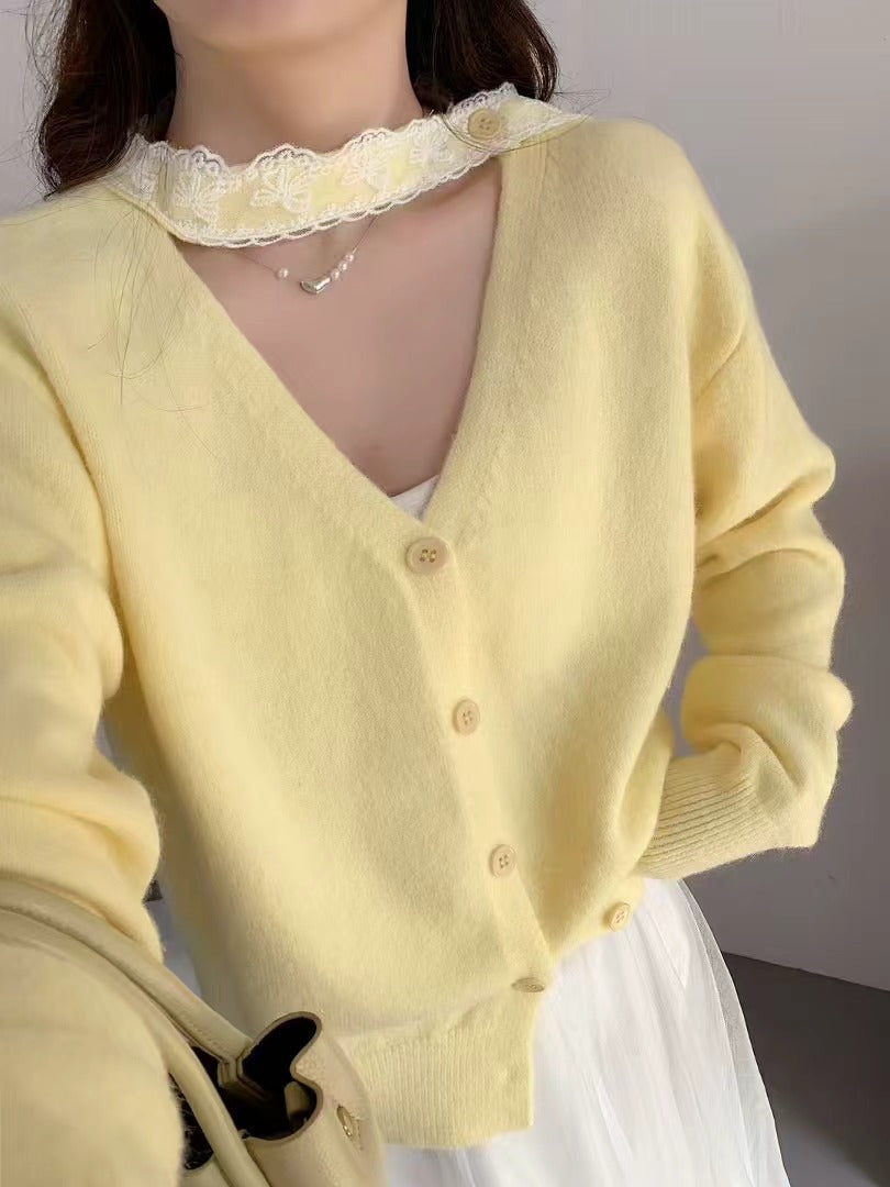Damer elegant cardigan med V-ringning och fint knappdetalj Mirla-Eva Jonsson