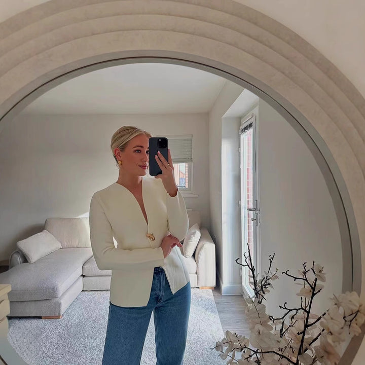 Damer elegant cardigan med V-urringning och dekorativ knap Mirla-Eva Jonsson