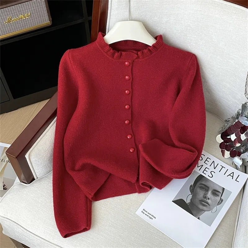 Damer elegant cardigan med feminina volanger och pärlknappar Mirla-Eva Jonsson