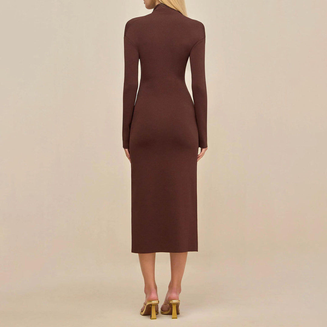 Damer elegant cocktailklänning med asymmetrisk krage och raffinerad drapering Mirla-Eva Jonsson