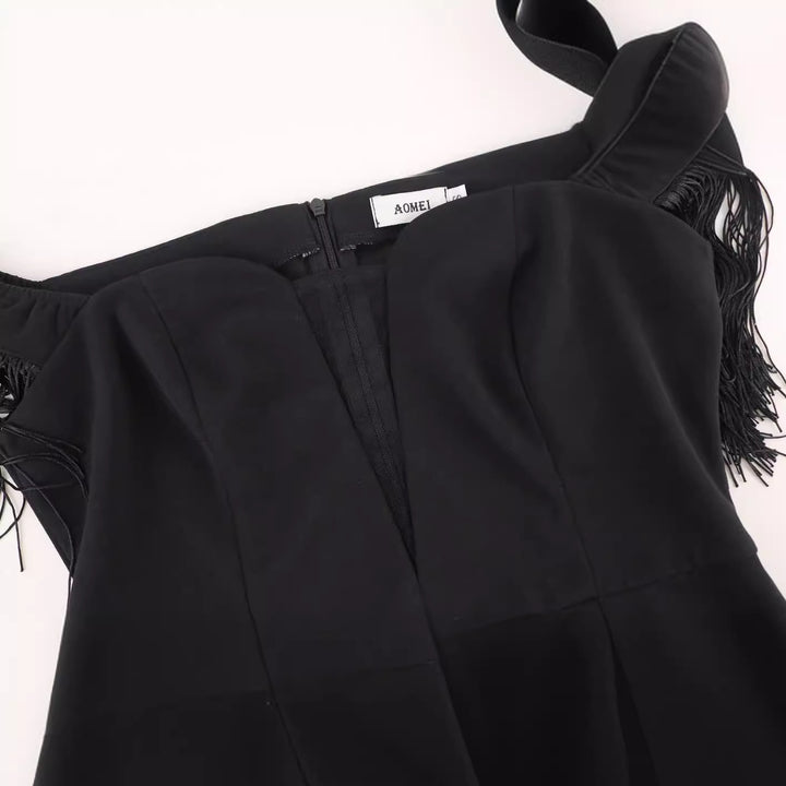 Damer elegant cocktailklänning med off-shoulder design och fransiga ärmar Mirla-Eva Jonsson
