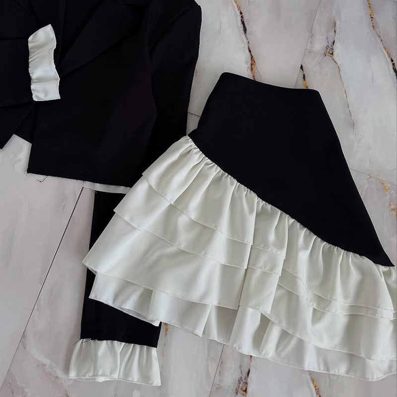 Damer elegant cropped blazer med ruffles detaljer Mirla-Eva Jonsson