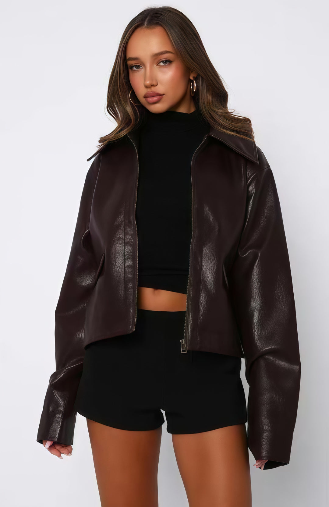 Damer elegant cropped läderjacka i minimalistisk stil Mirla-Eva Jonsson